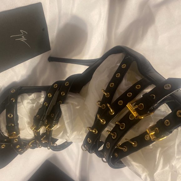 Black and Gold Authentic Giuseppe - Picture 6 of 9